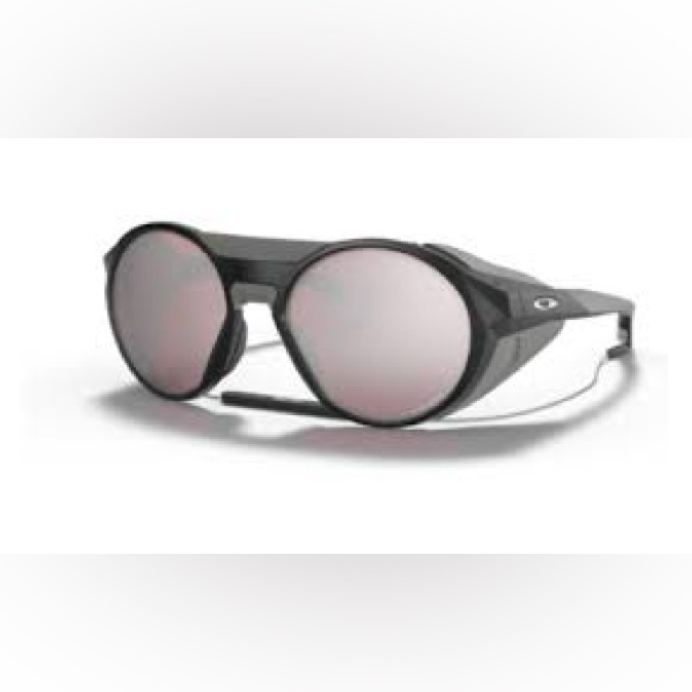 New In Box Authentic Oakley Clifden